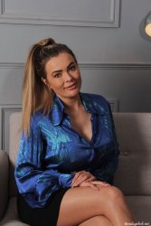 9 exclusive pictures.